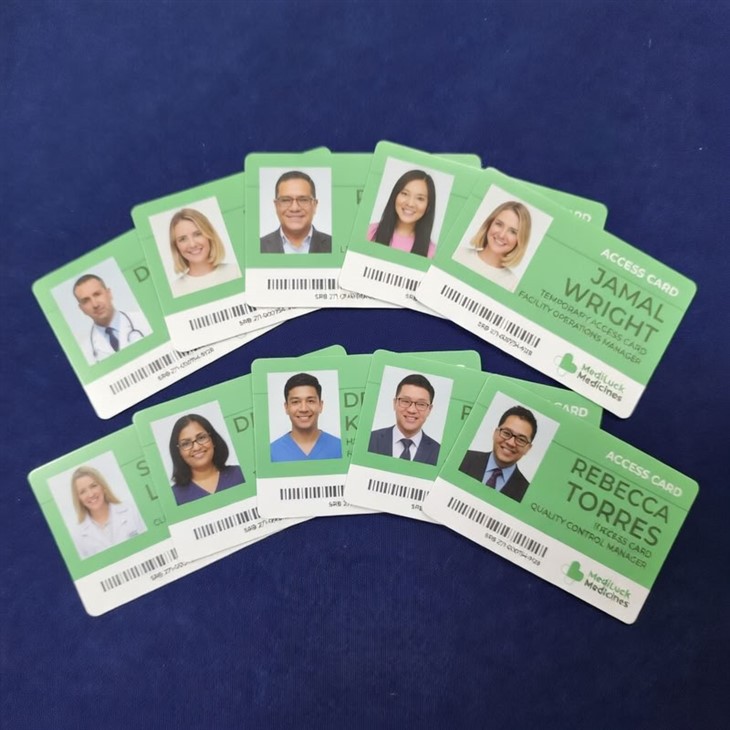 מזהי LARP מפלסטיק, רישיונות ותגים